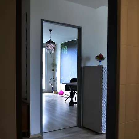 Between Baroque And Jungle 16' Airport 8' Downtown Apartment Prague
