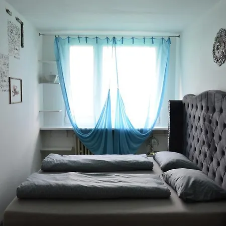 Between Baroque And Jungle 16' Airport 8' Downtown Apartment *